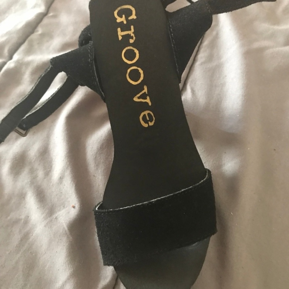 Groove - Picture 4 of 5